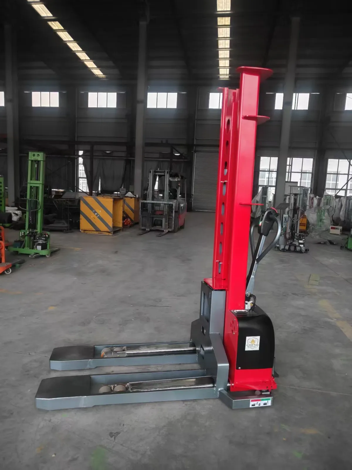 Electric Scissor Lift Pallet Stacker 1.5t photo 6