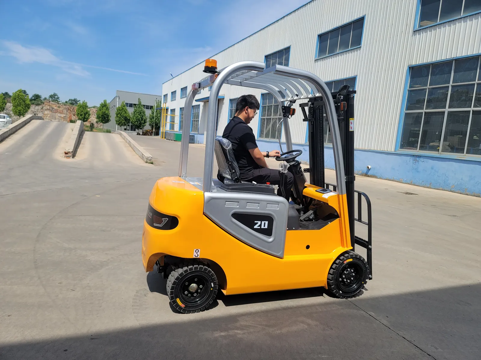 2.5T 3T 3.5T Lithium Battery Electric Forklift Truck photo 2