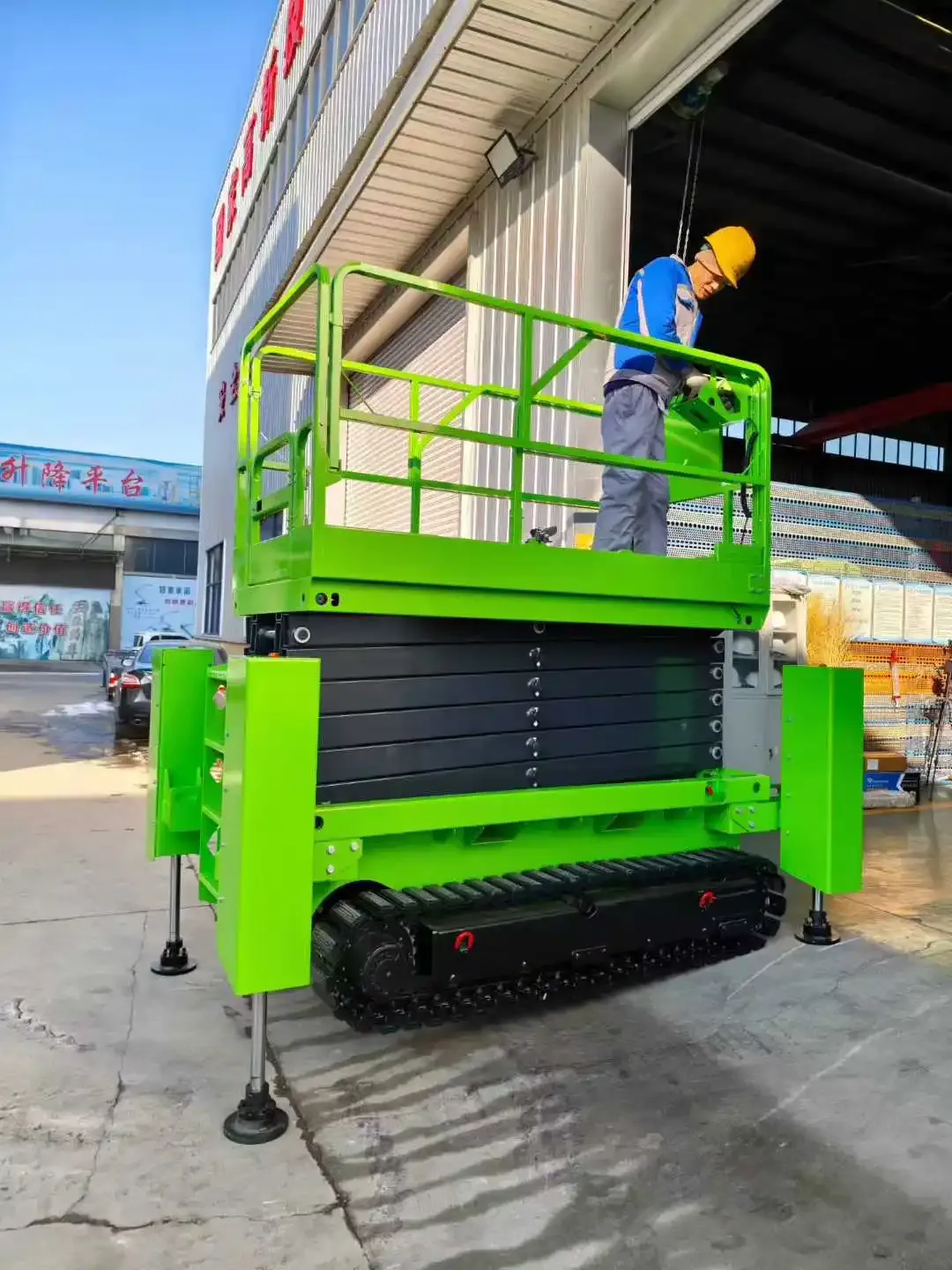 Crawler Self Propelled Electric Scissor Lift Hydraulic detail 1