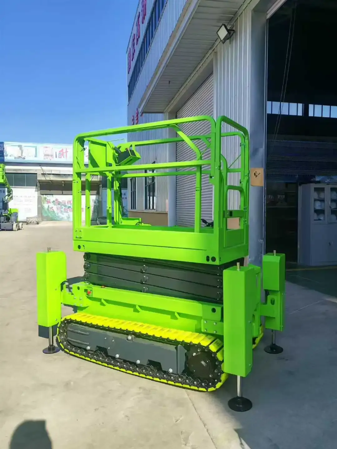 Crawler Self Propelled Electric Scissor Lift Hydraulic detail 2