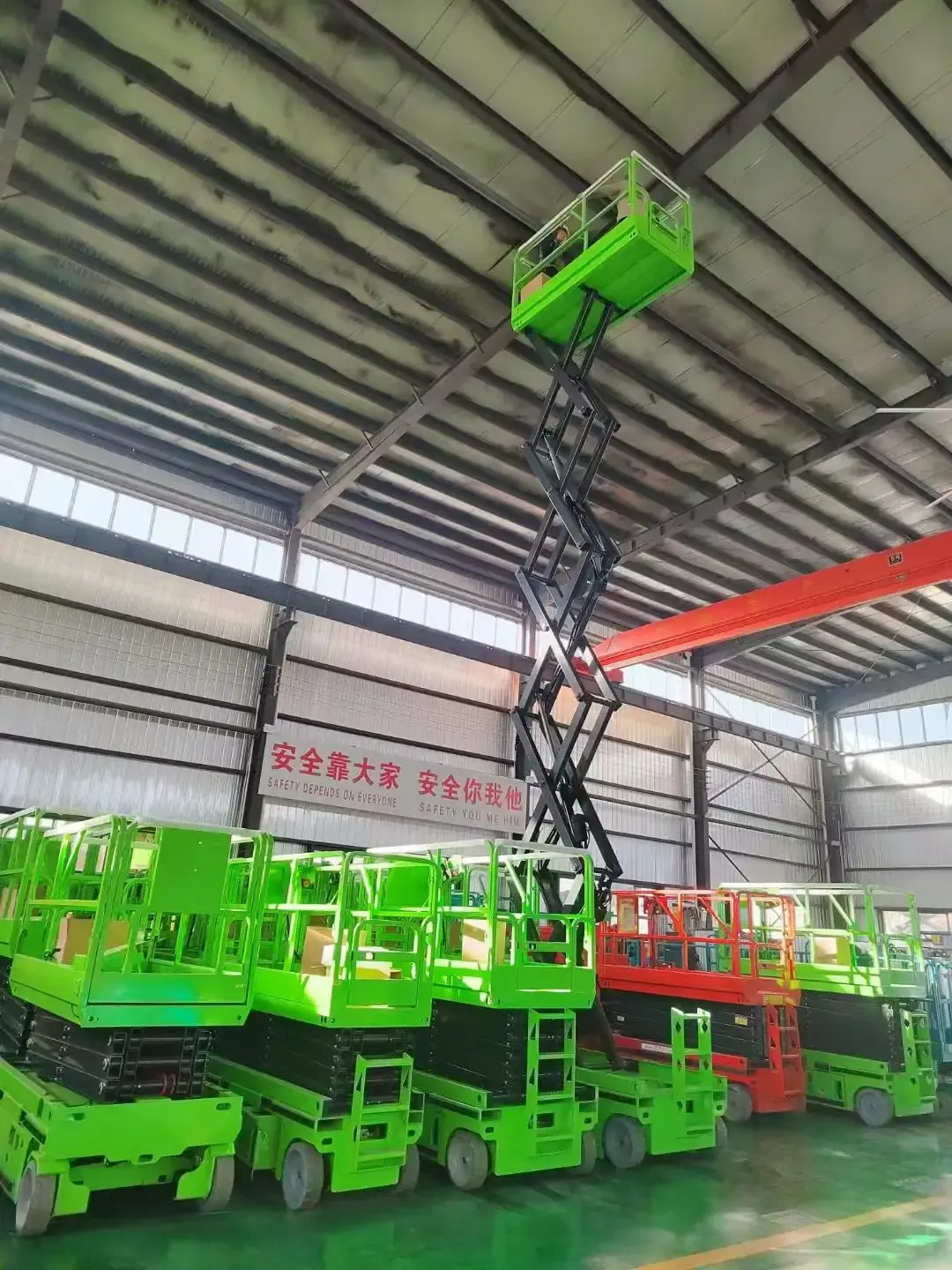 Crawler Self Propelled Electric Scissor Lift Hydraulic detail 3
