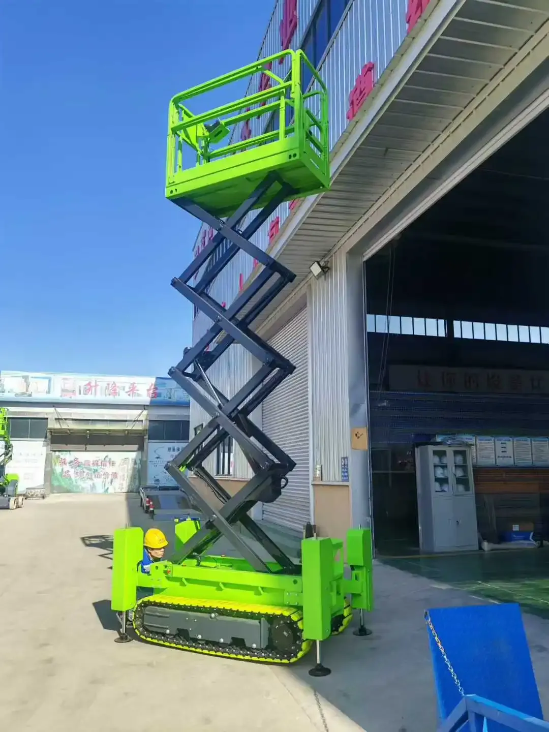 Crawler Self Propelled Electric Scissor Lift Hydraulic detail 7