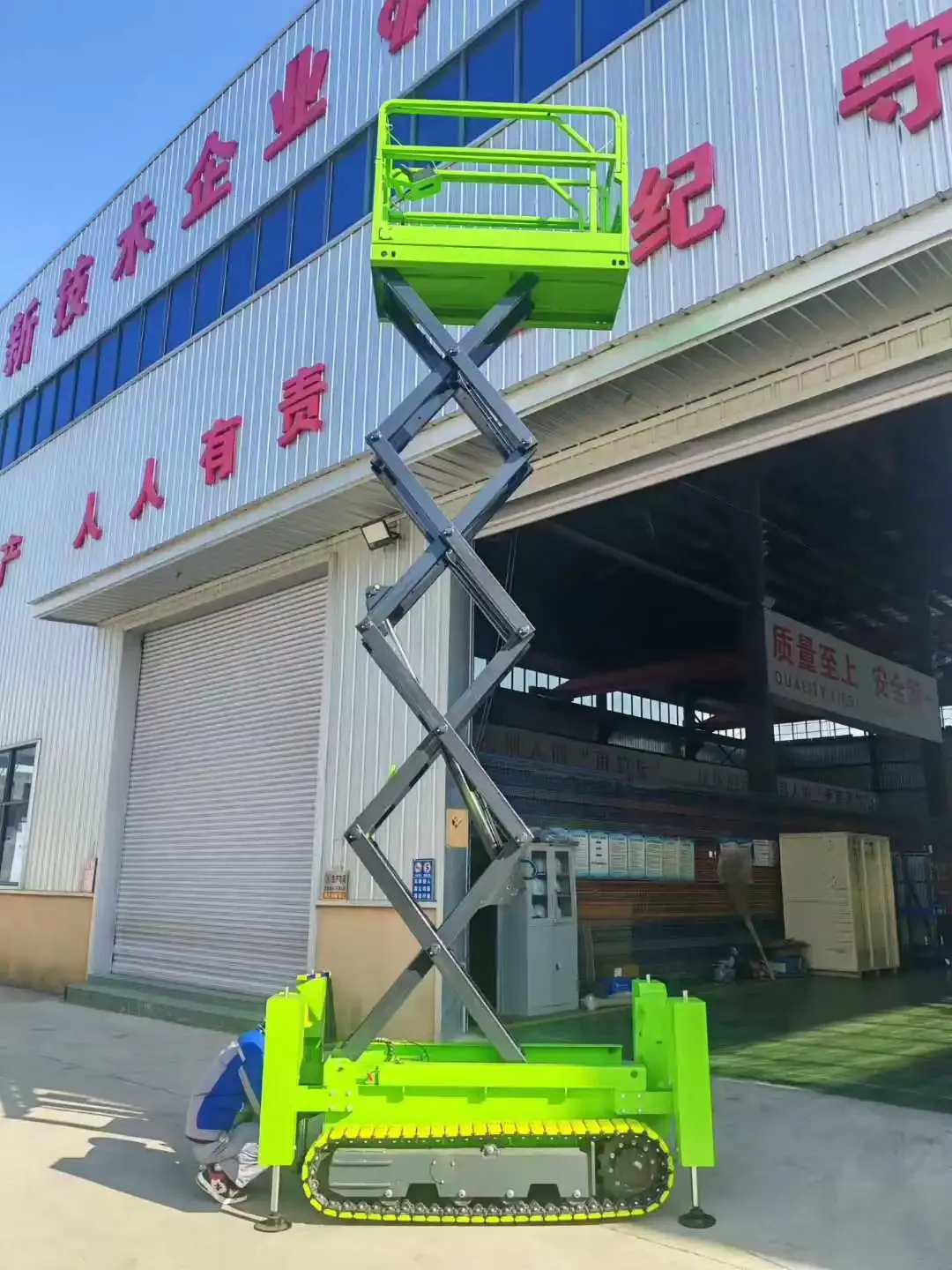Crawler Self Propelled Electric Scissor Lift Hydraulic detail 8