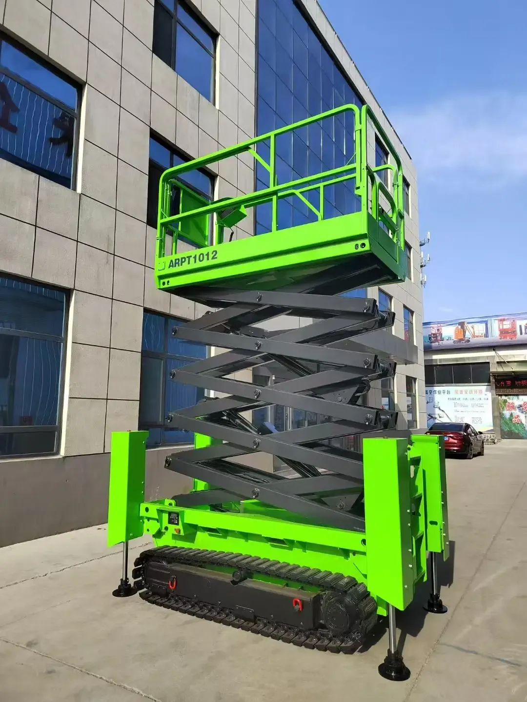 Crawler Self Propelled Electric Scissor Lift Hydraulic detail 9
