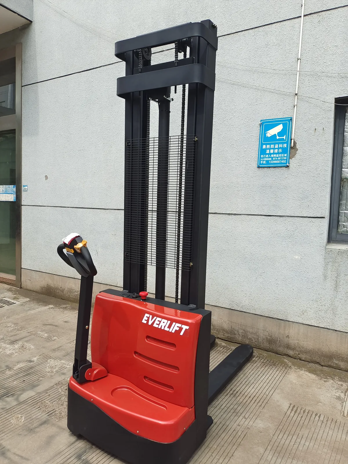 ELES-12/15E Mini Electric Pallet Stacker 1200 to 1500 kg detail 4