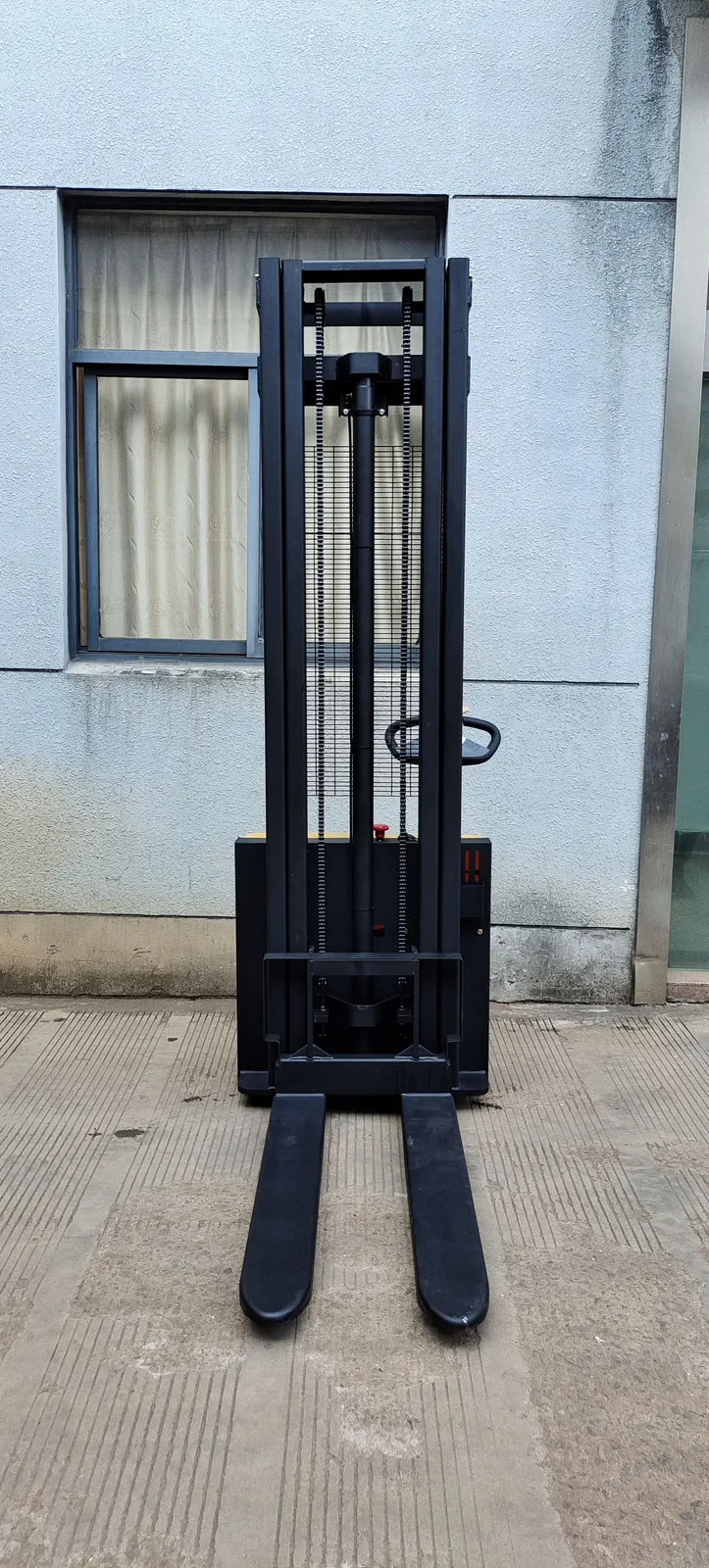 ELES-12/15E Mini Electric Pallet Stacker 1200 to 1500 kg detail 5
