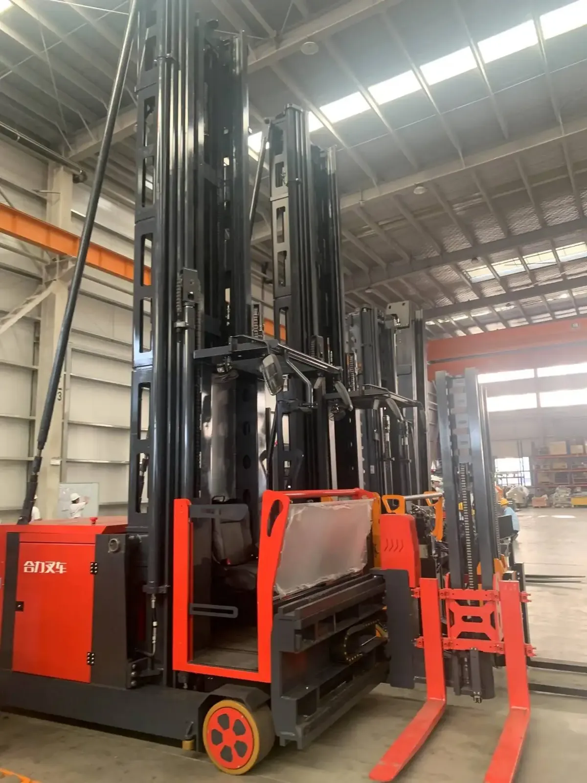 Vna Forklift Man up Electric 3 Way Turret Truck photo 2