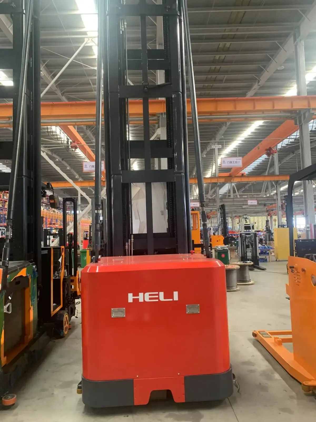 Vna Forklift Man up Electric 3 Way Turret Truck photo 6