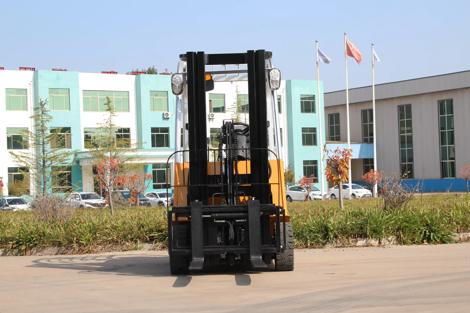 High Performance 3 Wheel Counterbalanced Electric Fork photo 2