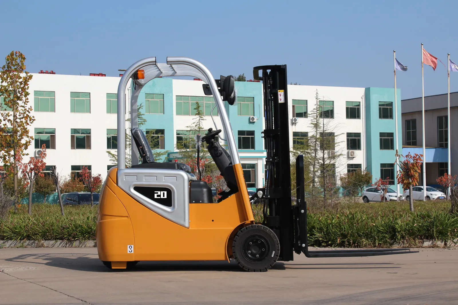 1.5 Ton 2 Ton 3 Wheel Electric Forklift Truck Compact photo 2