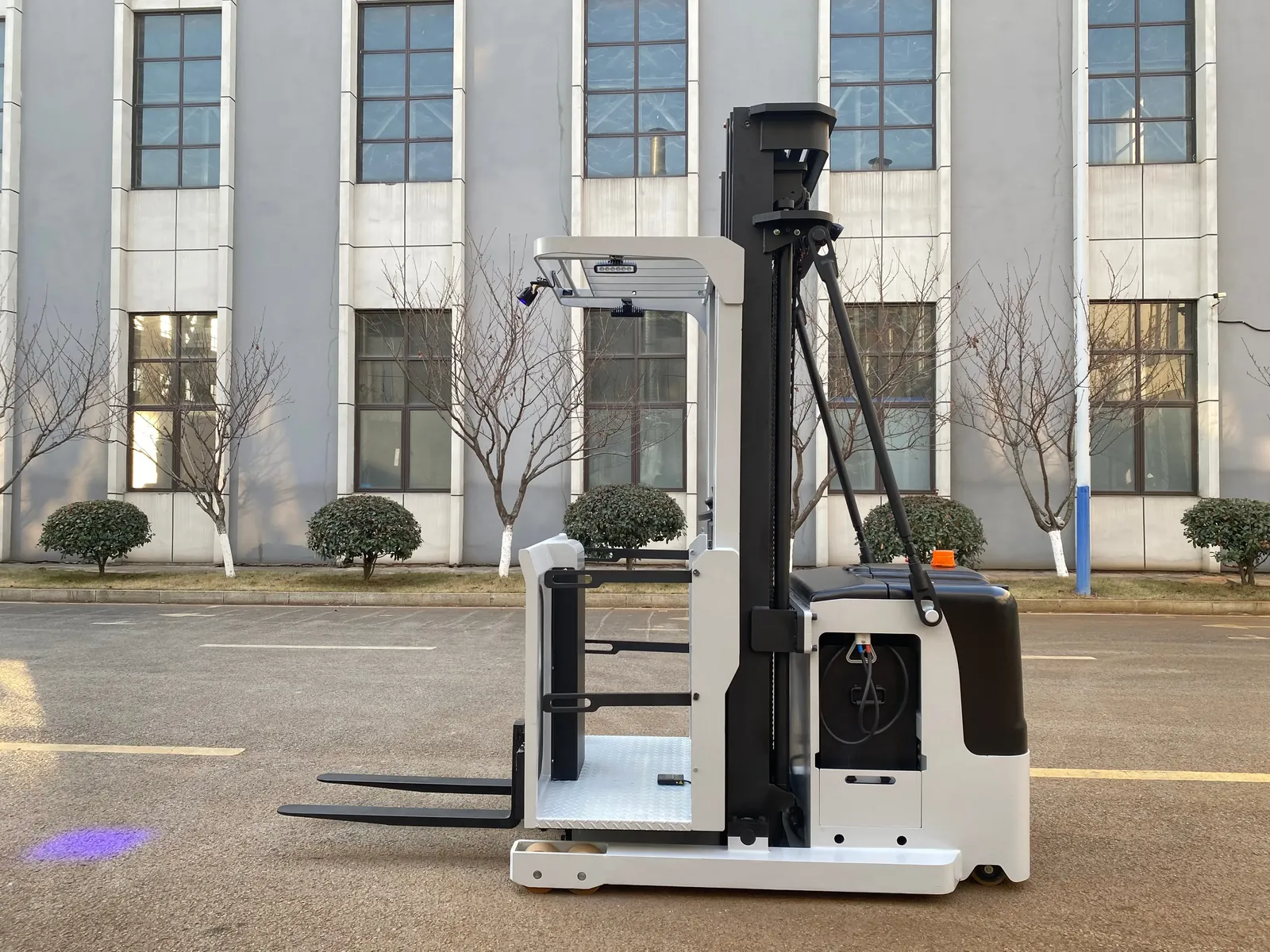 Electric Order Picker CXD10-45 Stand-On Reach Truck 1000 kg (LPT-02942) detail 4