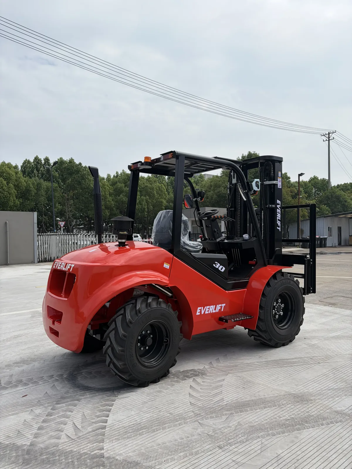 3.0T FORKLIFT 4X4 DIESEL FORKLIFT ROUGH TERRAIN TRUCK 4WD detail 7