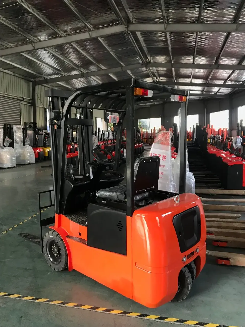 3 Wheel Electric Forklift 1.5-2 Ton (LPT-41946) detail 5