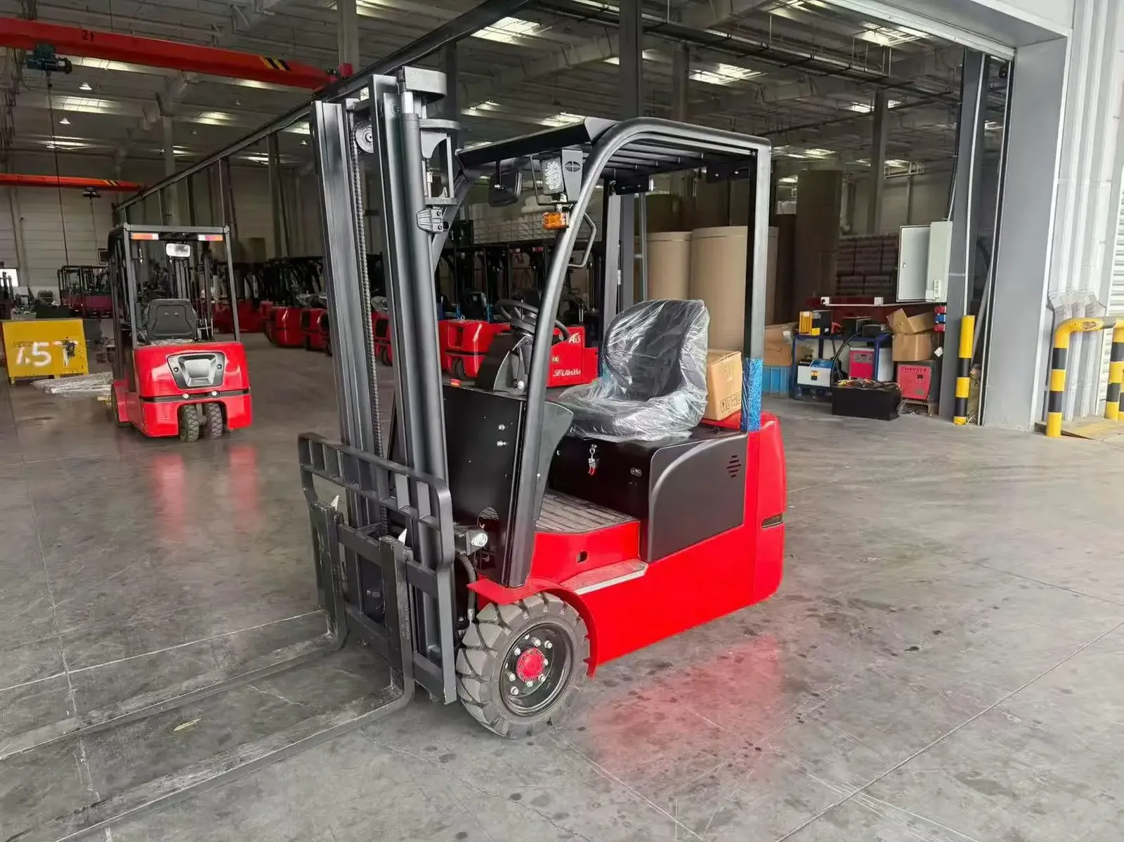3 Wheel Electric Forklift 1.5-2 Ton (LPT-41946) photo 6