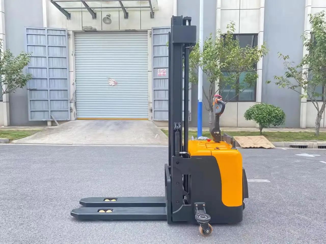 Electric Stacker 2 Ton detail 10