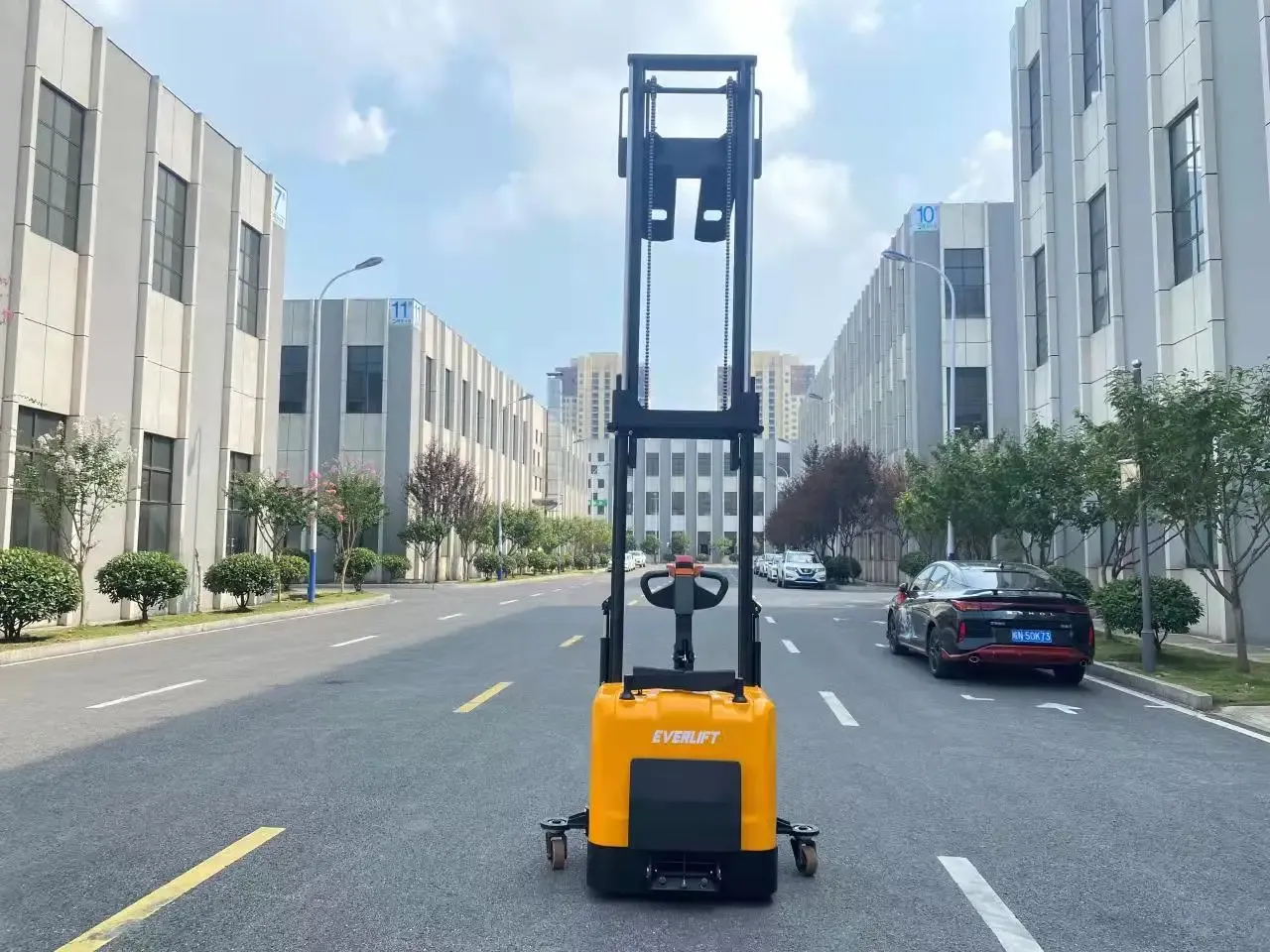 Electric Stacker 2 Ton detail 4