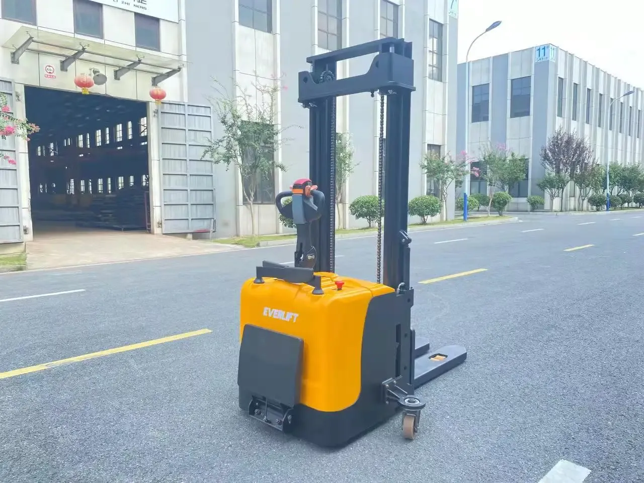 Electric Stacker 2 Ton detail 6
