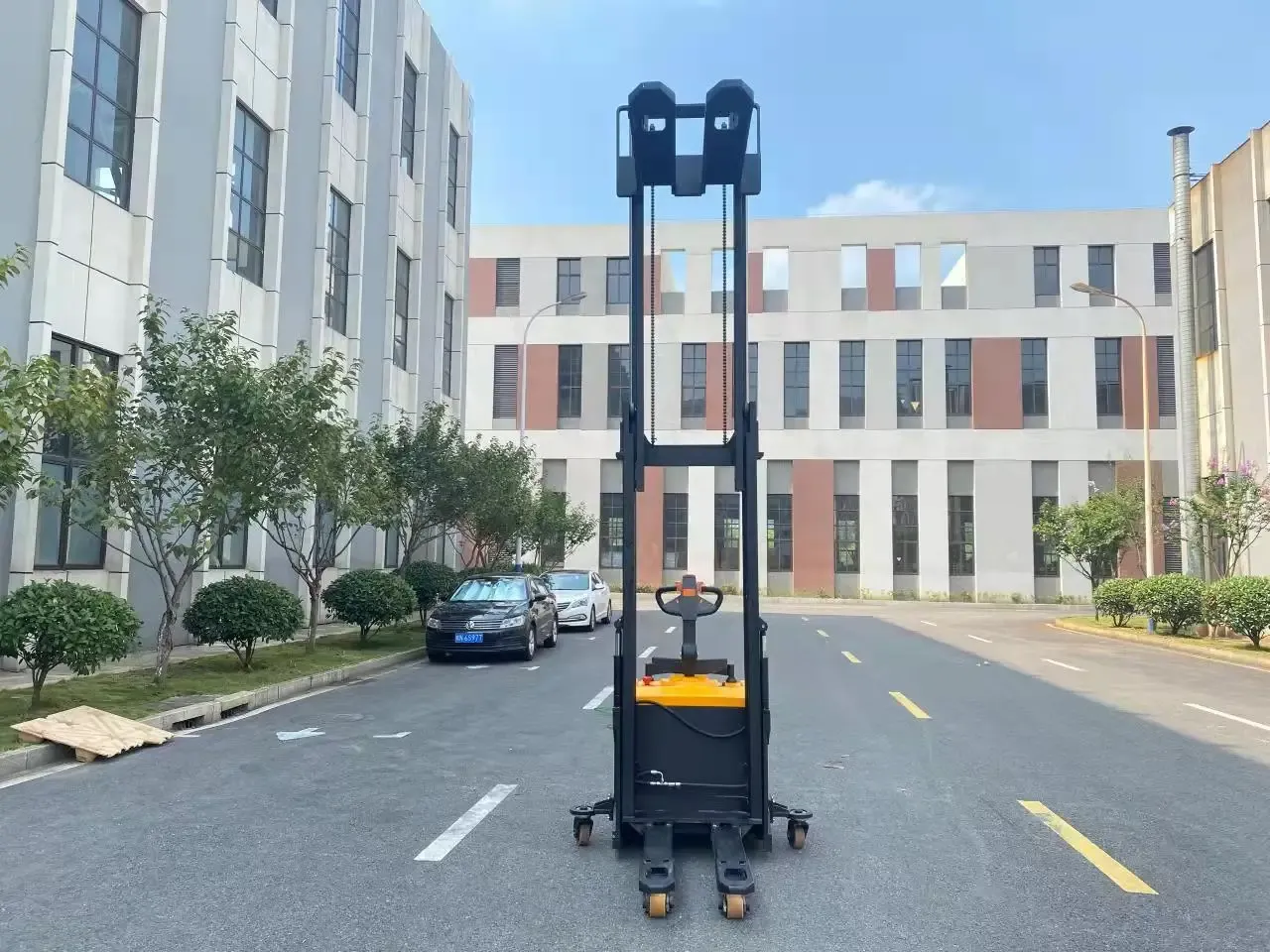 Electric Stacker 2 Ton detail 7