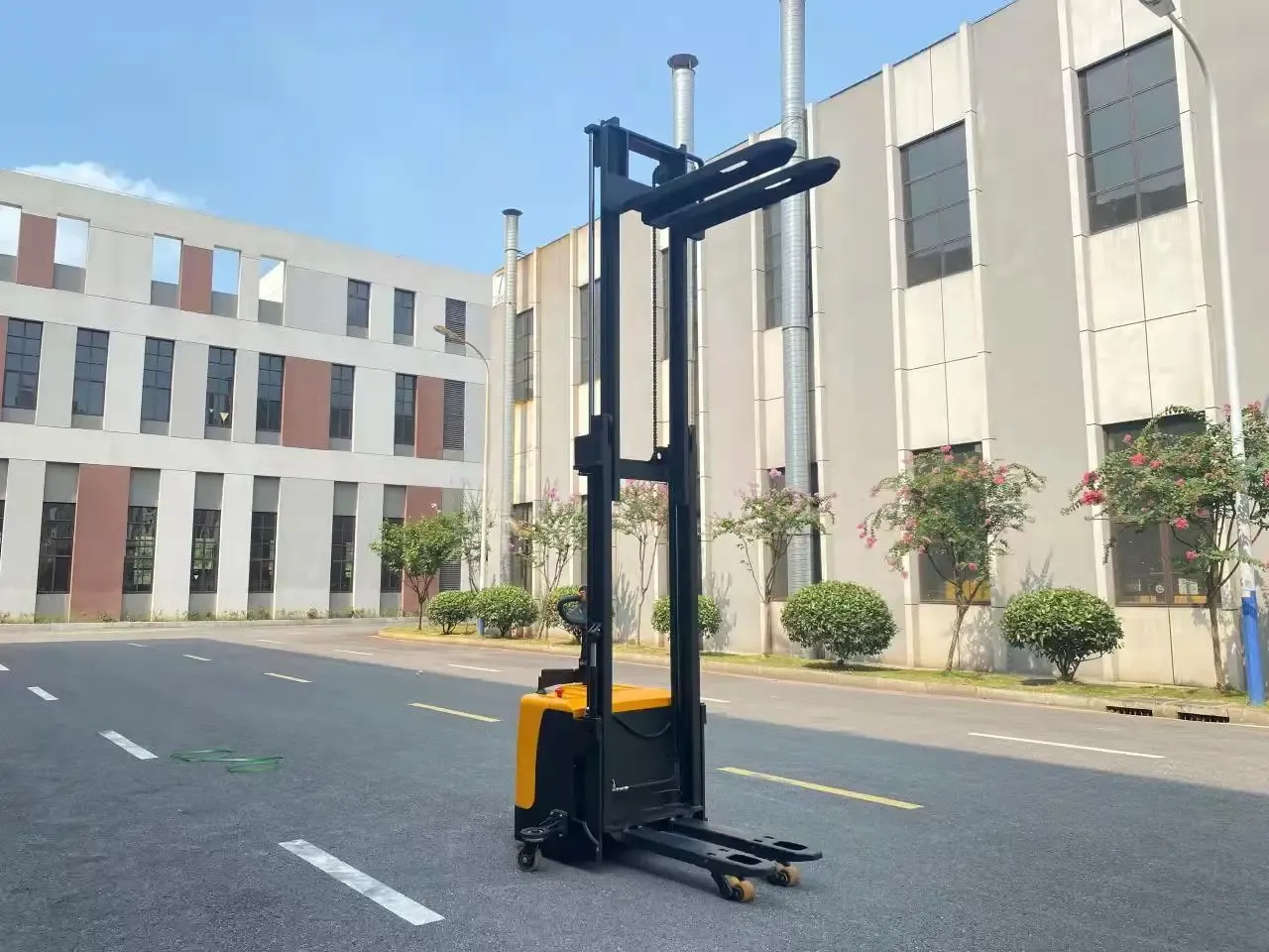 Electric Stacker 2 Ton detail 9