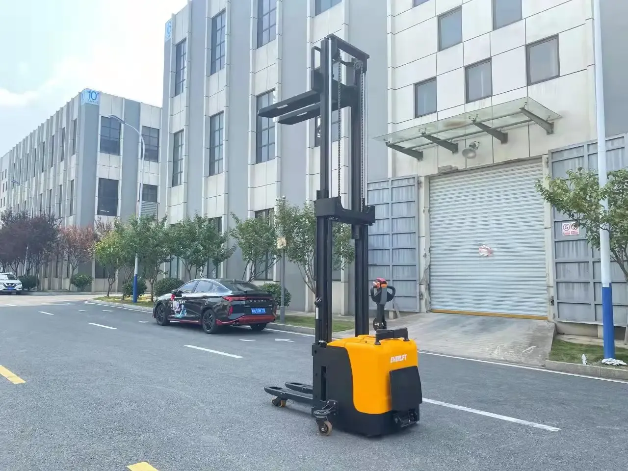 Electric Stacker 2 Ton photo 4