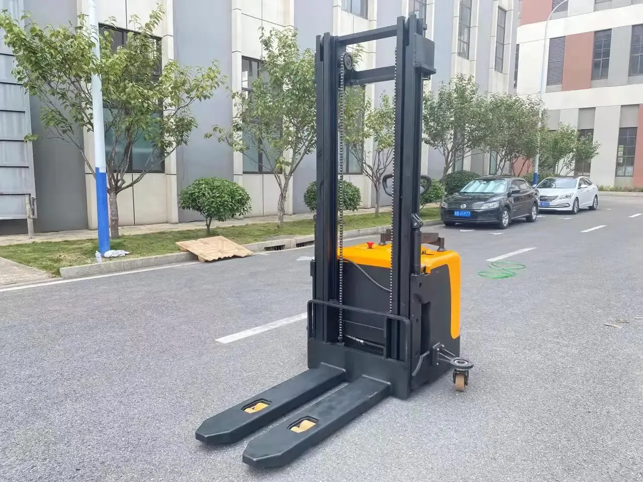 Electric Stacker 2 Ton photo 5