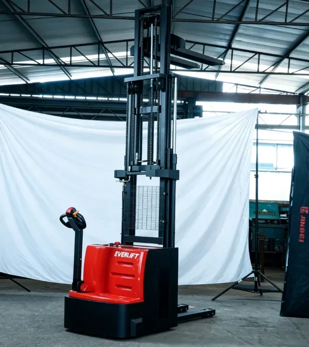 Electric Stacker 1.5 /2Ton photo 2