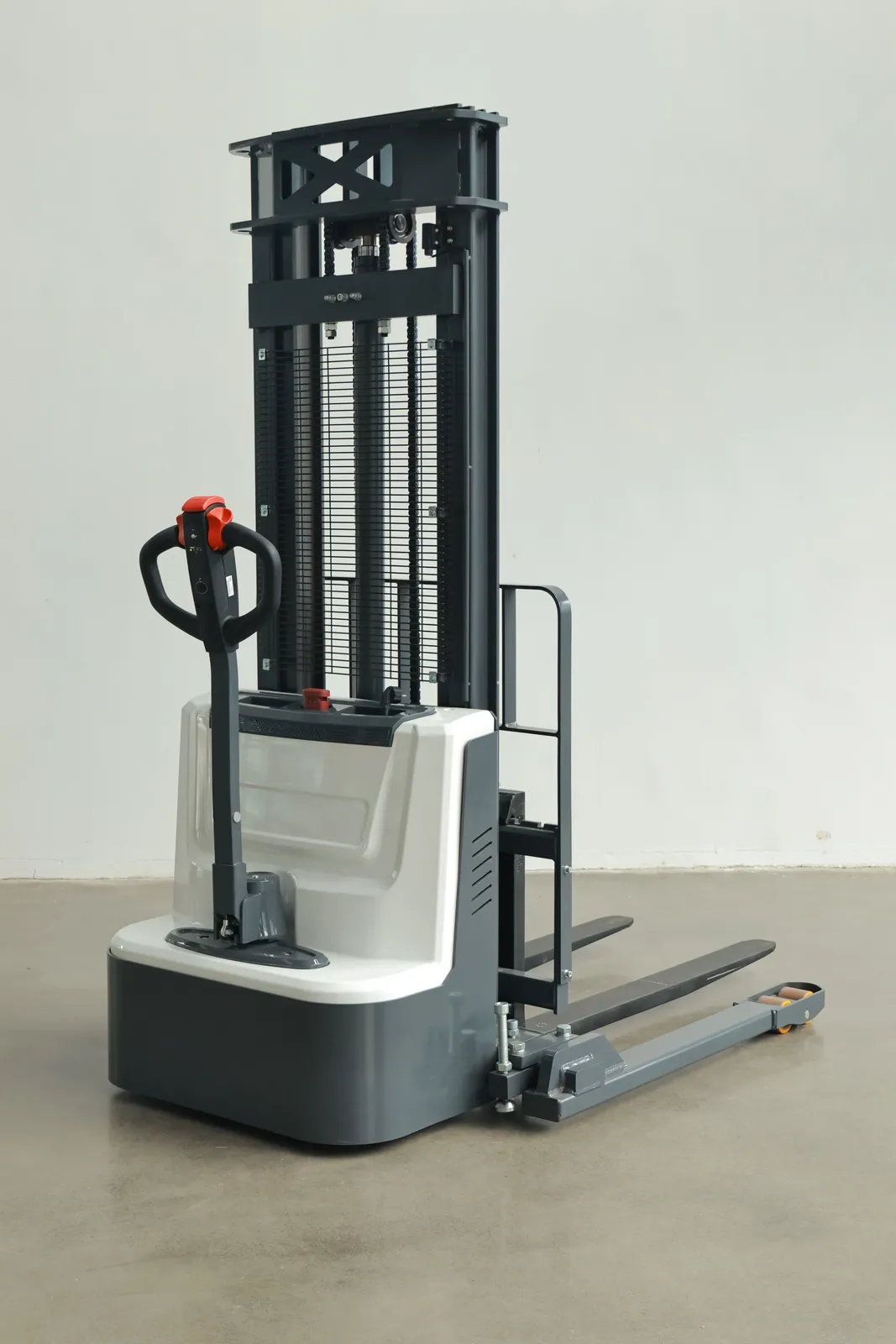 1500 kg Straddle Stacker Electric Stacker 3m 3.5m Height detail 4