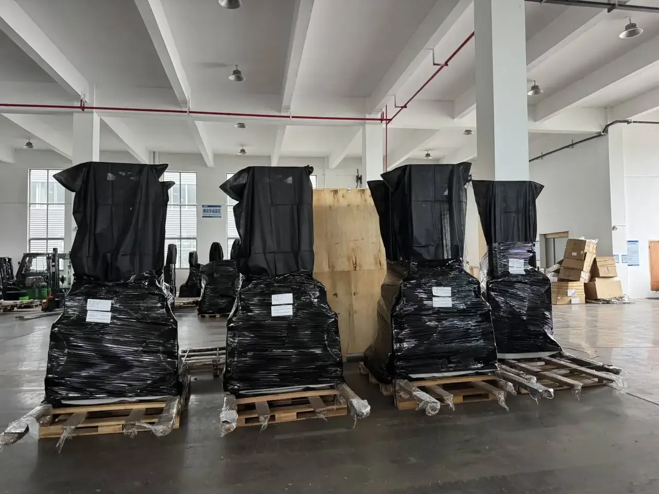 1500 kg Straddle Stacker Electric Stacker 3m 3.5m Height detail 9