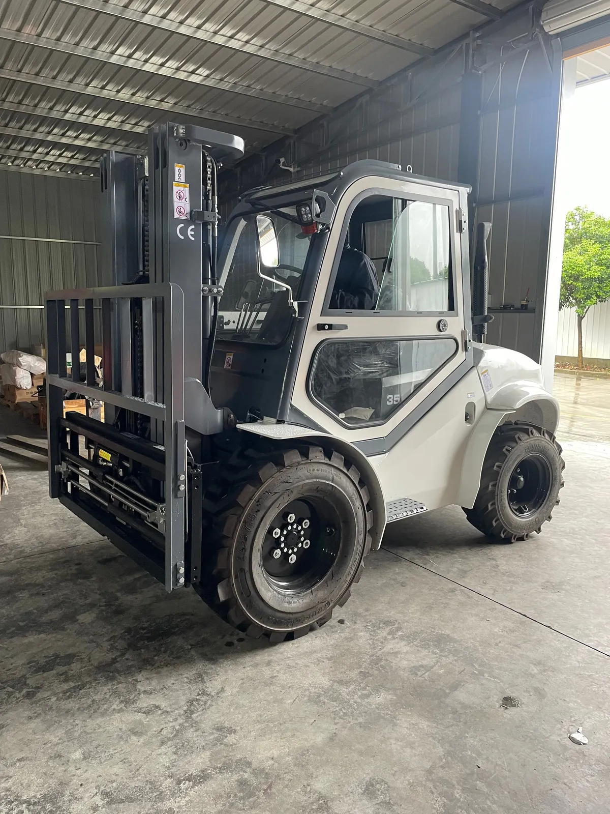 4WD Off-Road Rough Terrain Forklift 2.T 3T detail 5