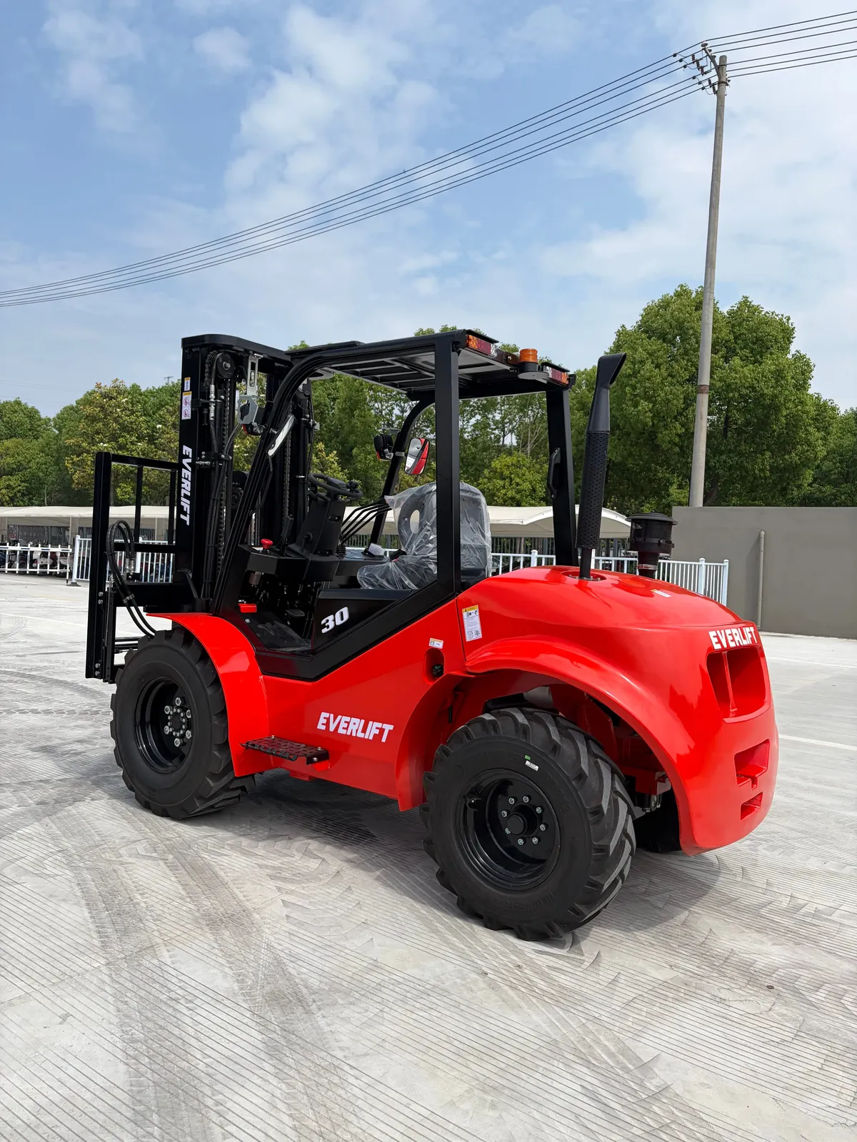4WD Off-Road Rough Terrain Forklift 2.T 3T photo 5