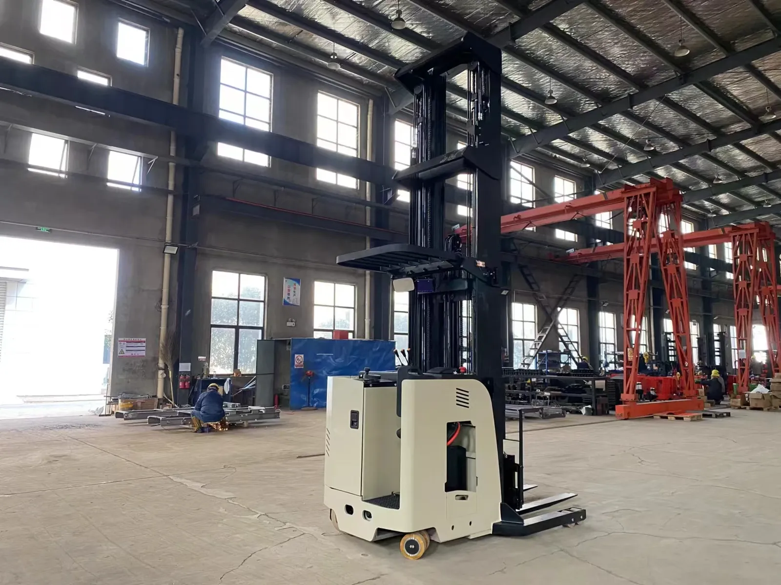 CQD15J 1500 kg Standing Double Scissor Reach Forklift detail 11