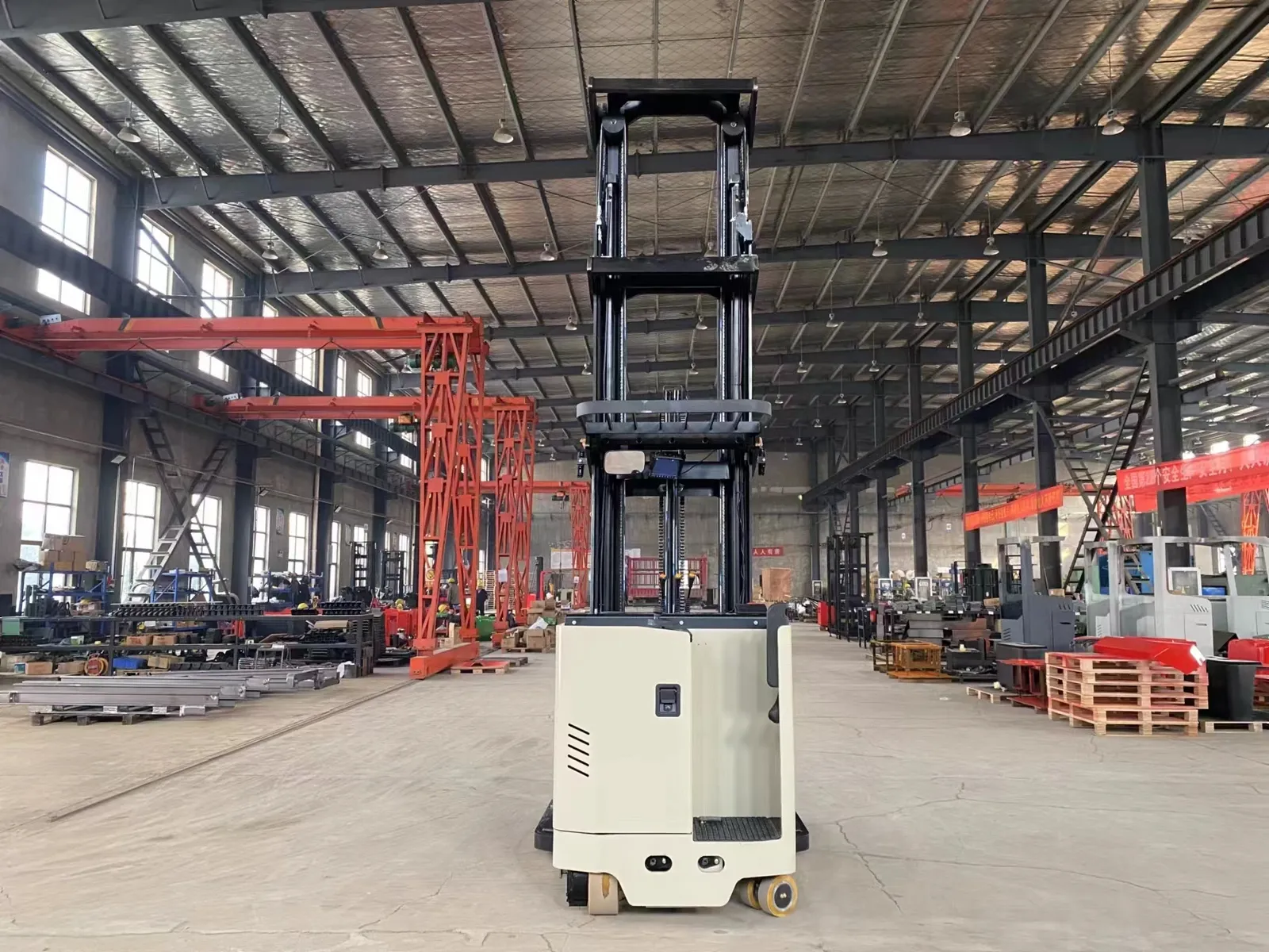 CQD15J 1500 kg Standing Double Scissor Reach Forklift photo 4