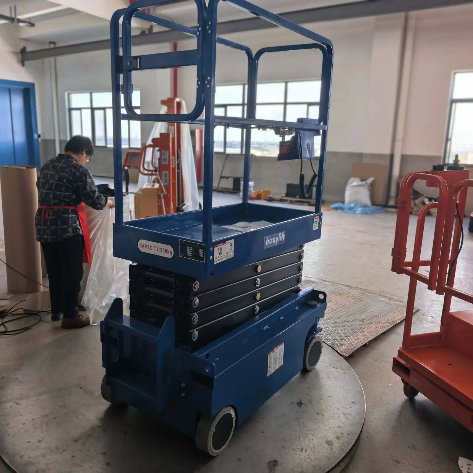 3m 3.9m 4.8m Tiny Self Propelled Scissor Lift photo 6