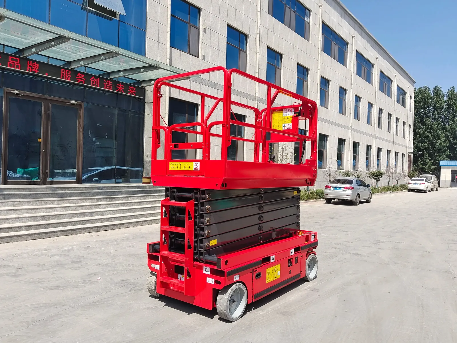 6m Self-Propelled Electric Scissor Lift Aerial Work Platform 450 kg photo 2