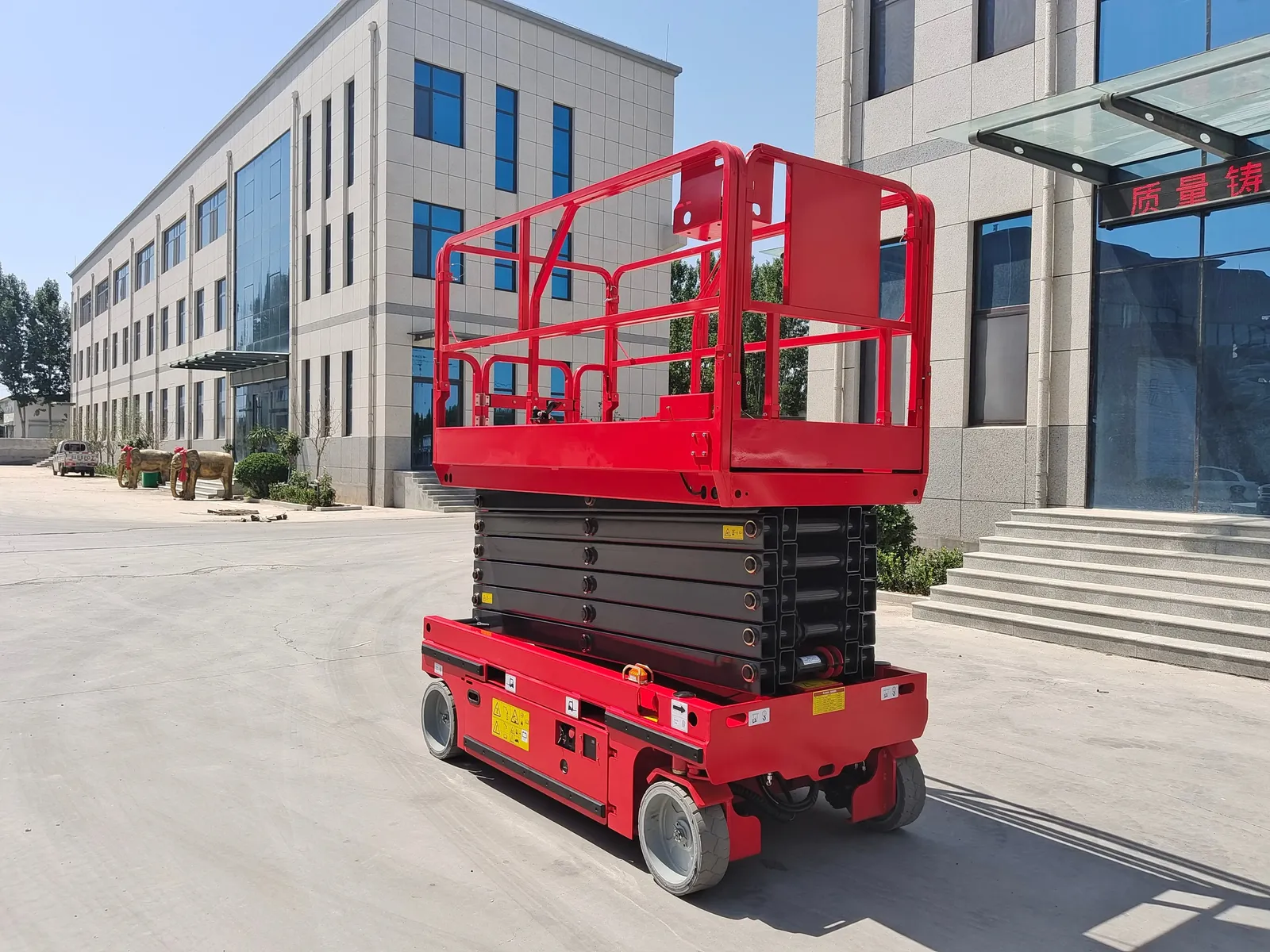 6m Self-Propelled Electric Scissor Lift Aerial Work Platform 450 kg photo 5