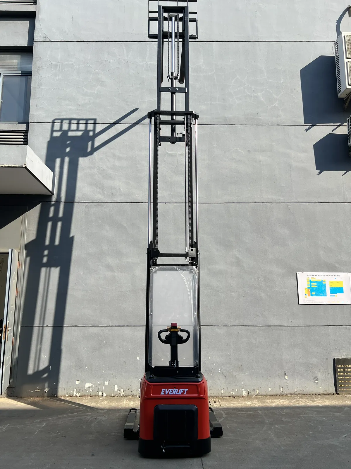 ELES-20H Wide Leg Rider on Electric Stacker, 2000 kg detail 12