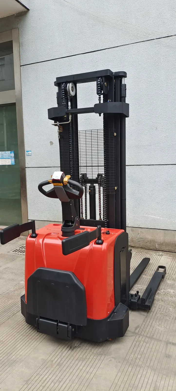 ELES-20H Wide Leg Rider on Electric Stacker, 2000 kg detail 5