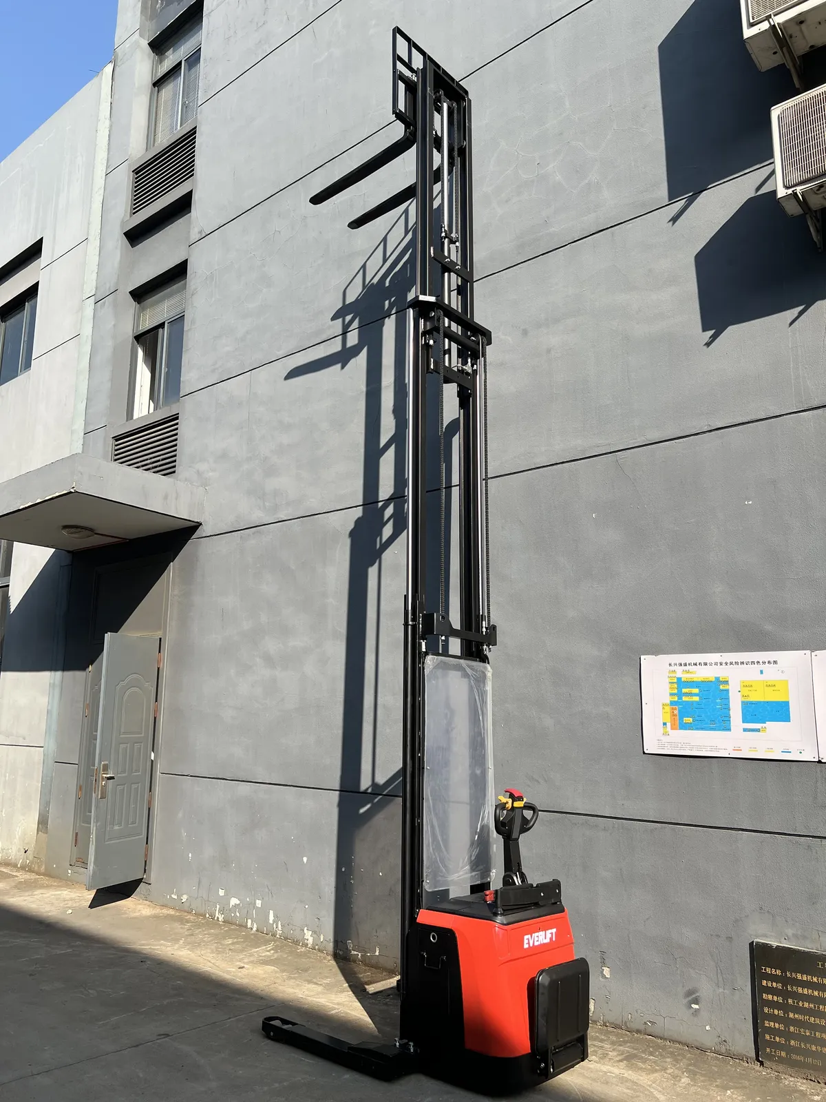 ELES-20H Wide Leg Rider on Electric Stacker, 2000 kg photo 4