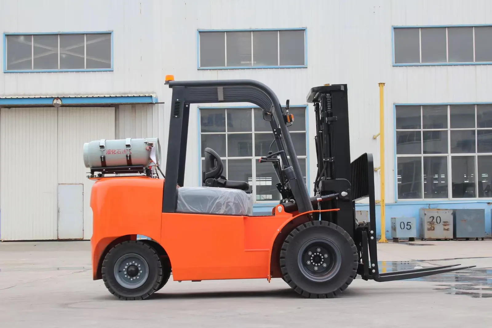 LPG Forklift Truck 3M 4M 5M and Pneumatic Tyres detail 3
