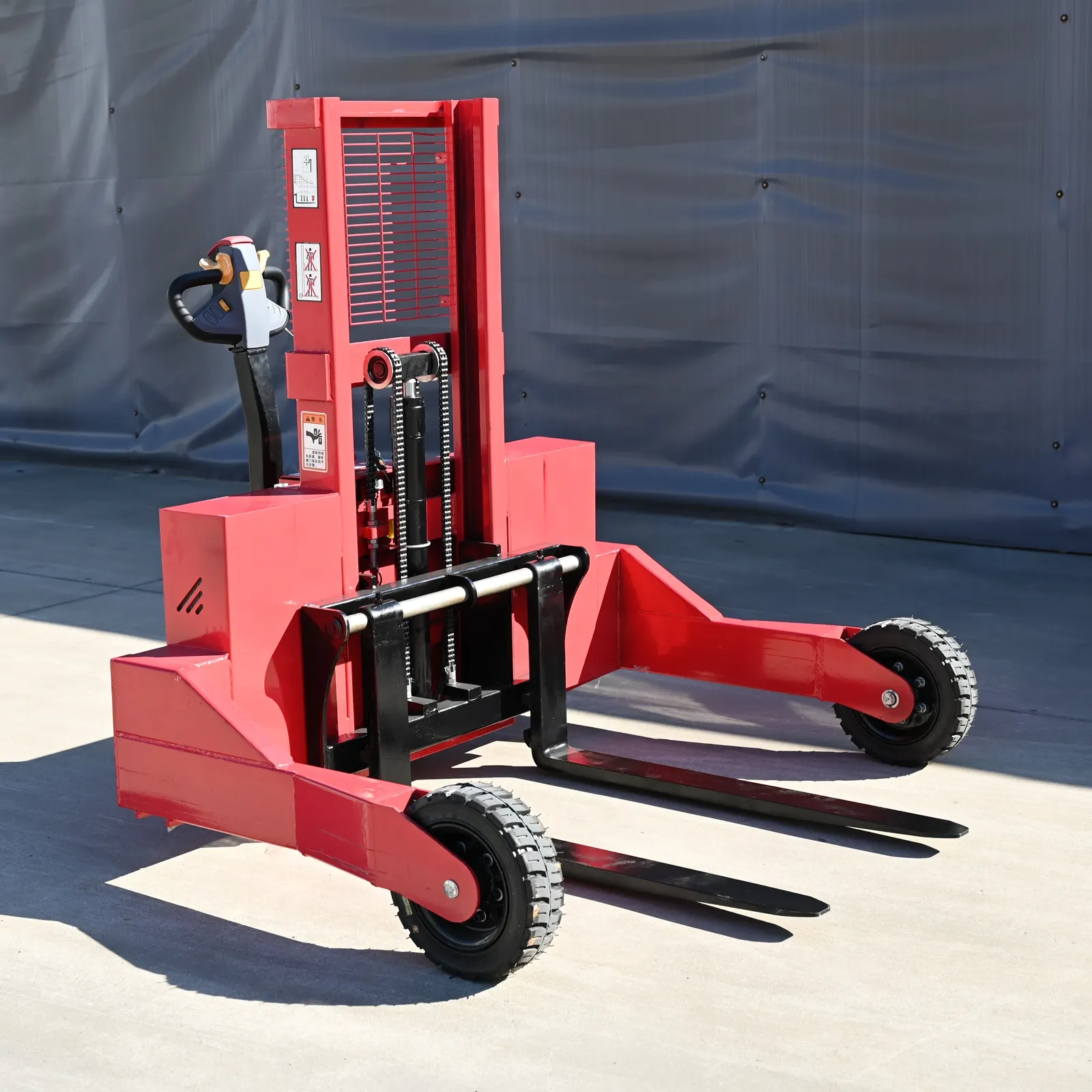 Stacker Truck 1500 kg photo 1