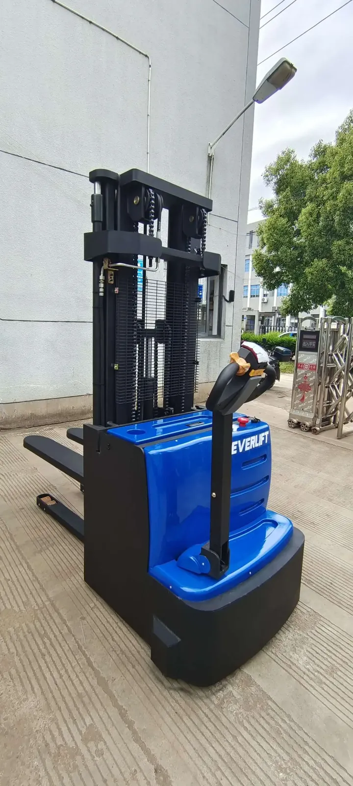 24V Walkie Electric Pallet Stacker 2Ton 1.5 Ton (LPT-77197) detail 13