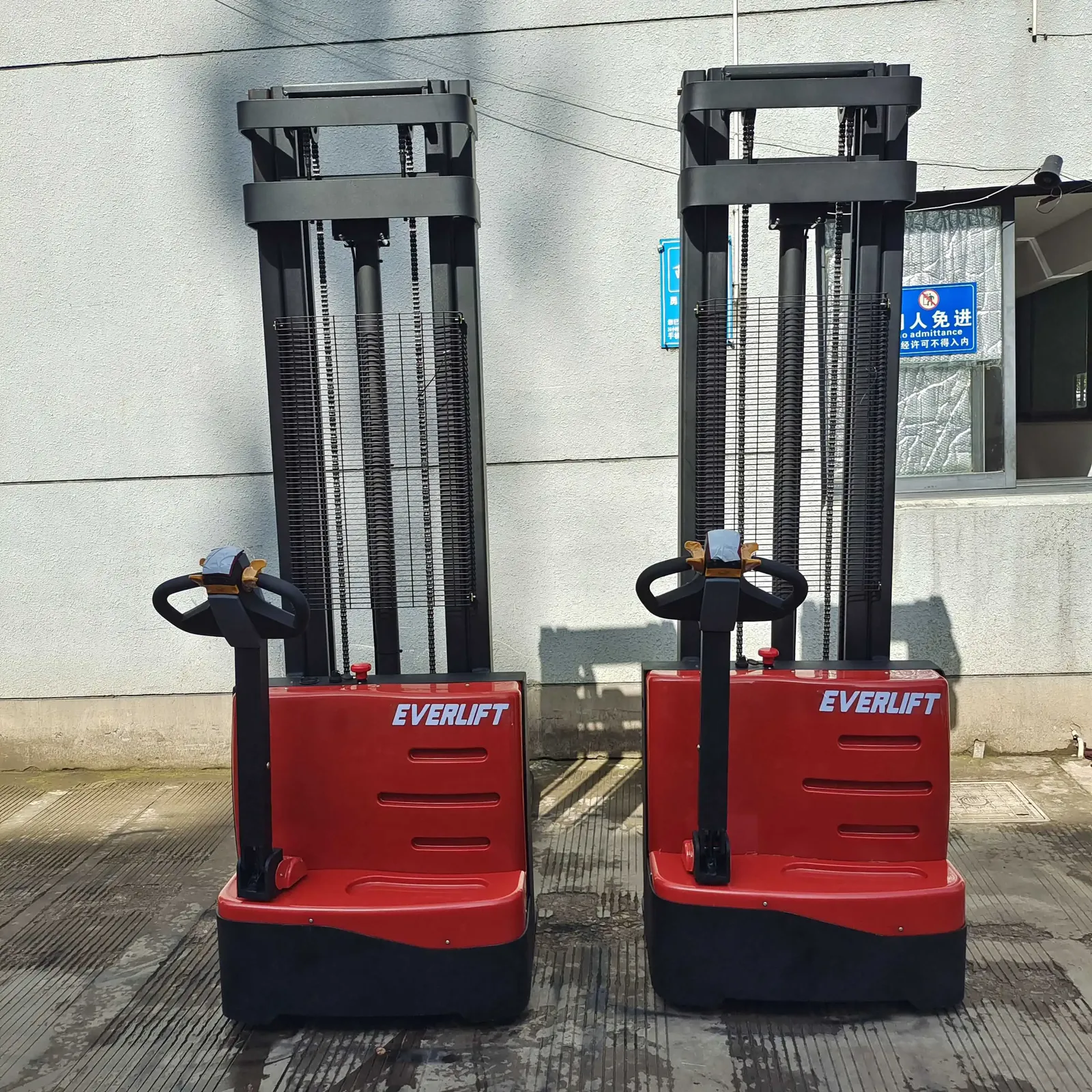 24V Walkie Electric Pallet Stacker 2Ton 1.5 Ton (LPT-77197) photo 4
