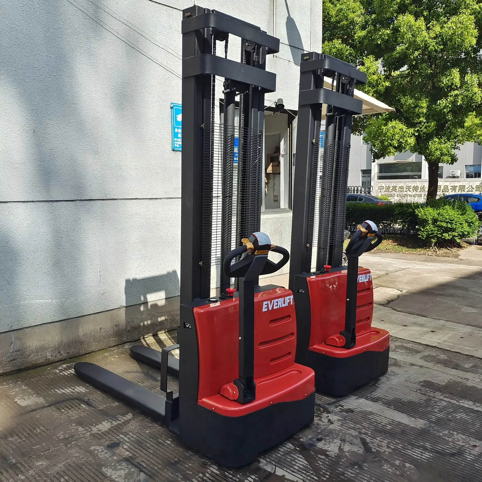 24V Walkie Electric Pallet Stacker 2Ton 1.5 Ton (LPT-77197) photo 5