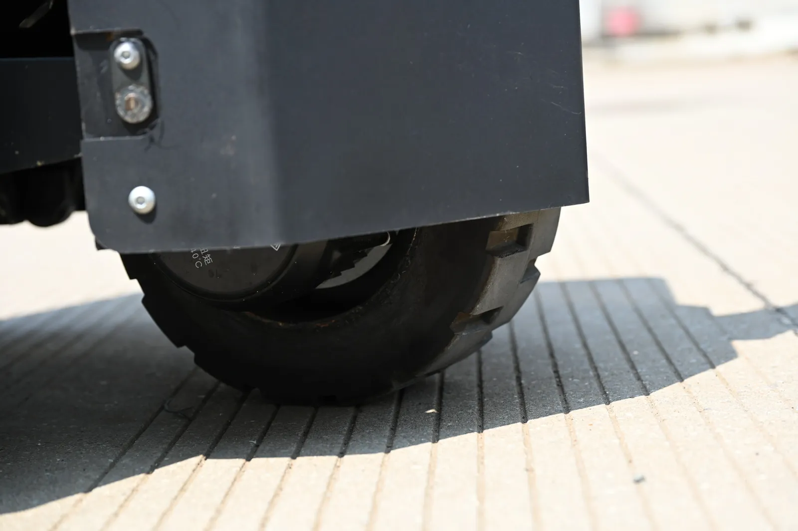 3 Ton Heavy Duty Rough Terrain Electric Pallet Jack detail 8