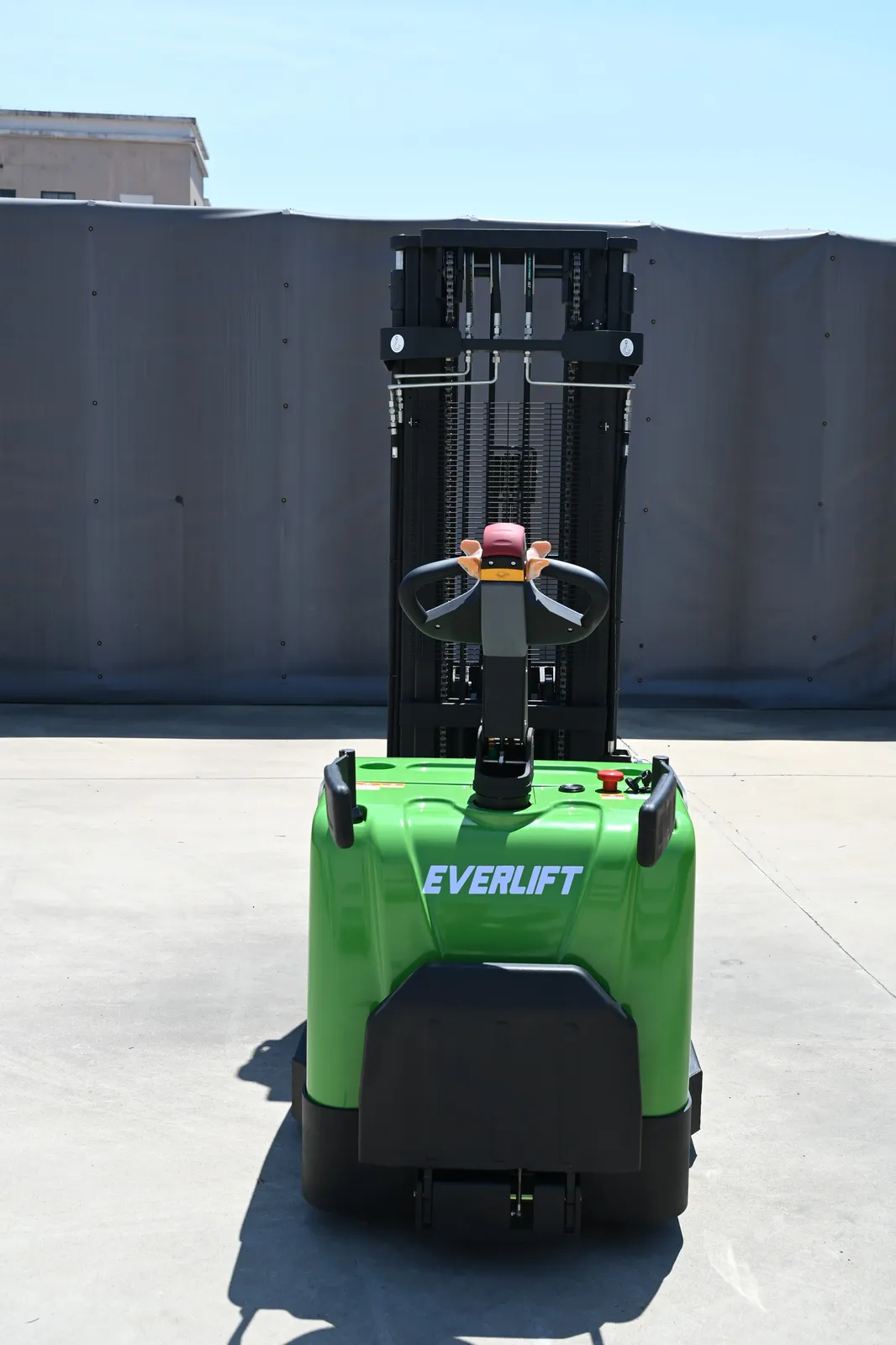 1500 to 2000 kg Forward Reach Electric Stacker Stuck detail 3