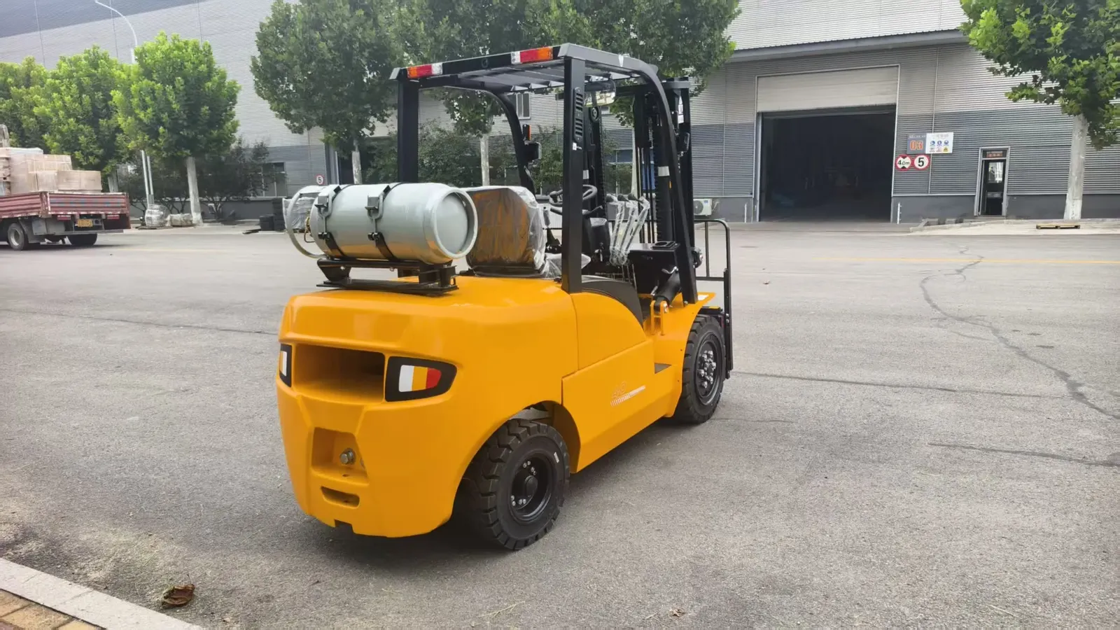 2T-3.5T LPG Forklift Truck Three Stage Mast 3-7m Lifting (LPT-57096) photo 3