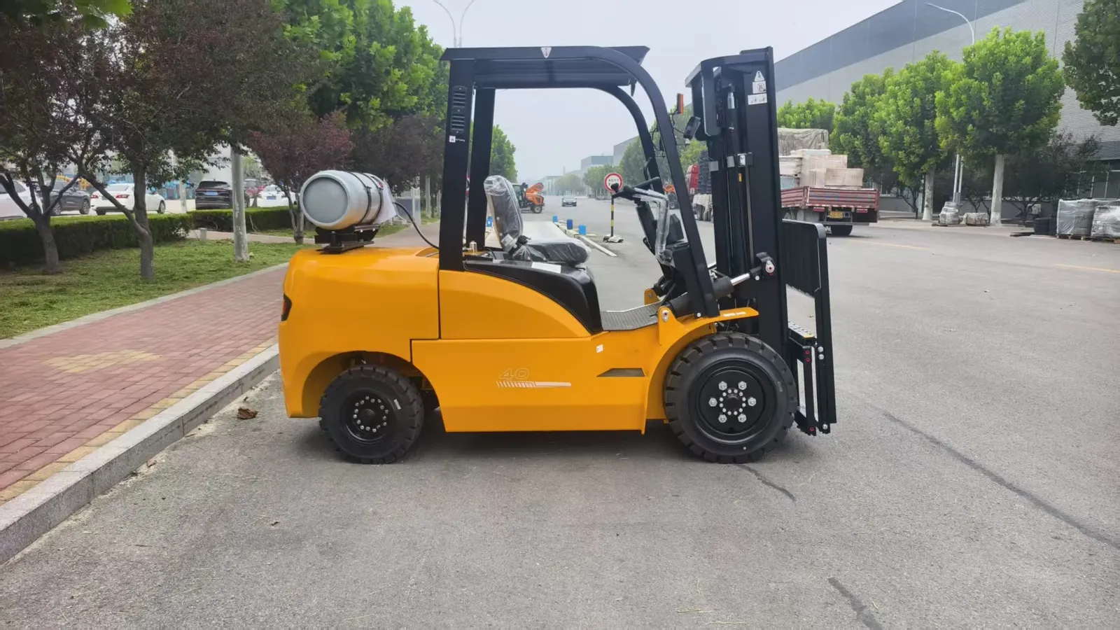 2T-3.5T LPG Forklift Truck Three Stage Mast 3-7m Lifting (LPT-57096) photo 4