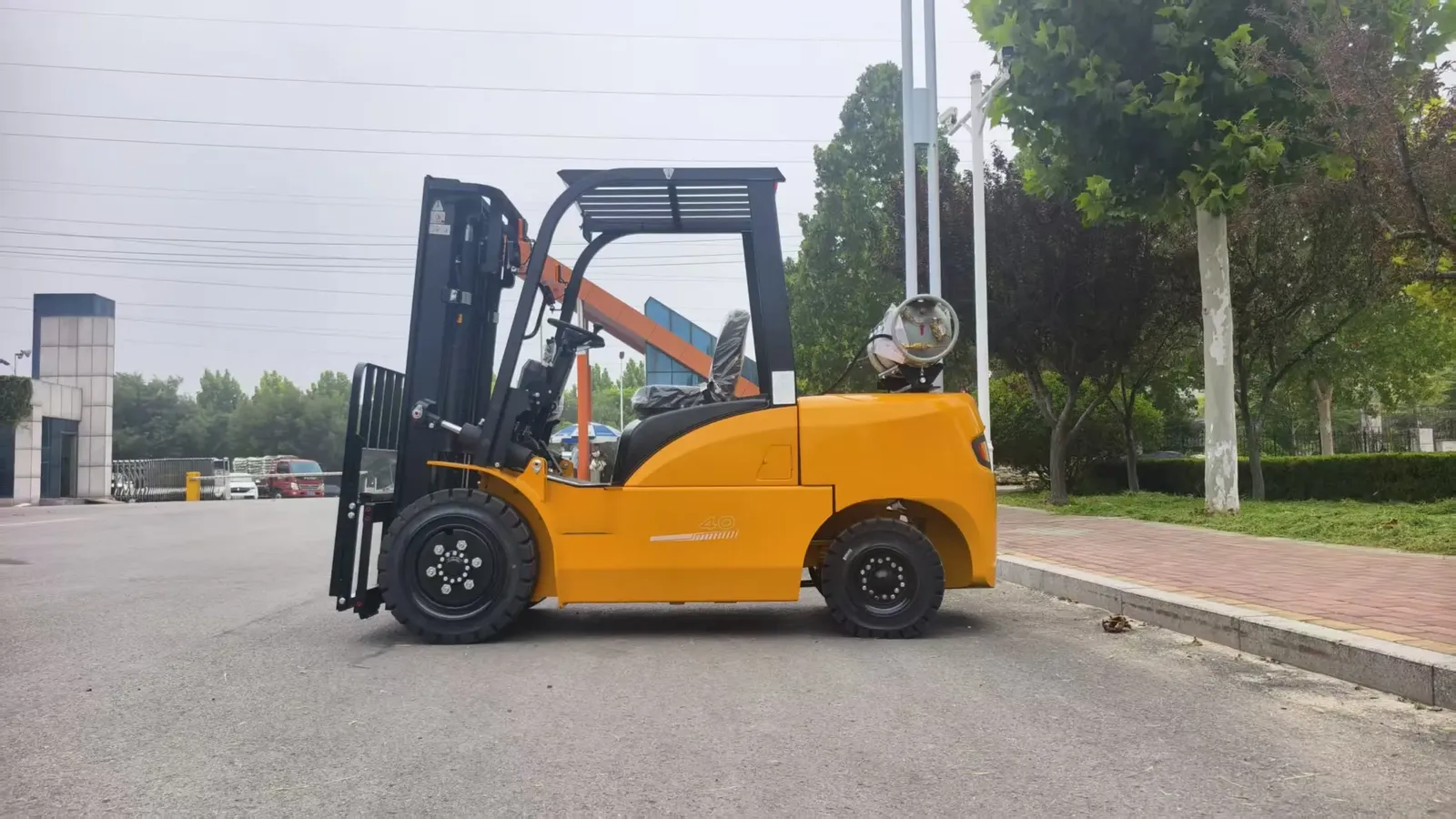 2T-3.5T LPG Forklift Truck Three Stage Mast 3-7m Lifting (LPT-57096) photo 5
