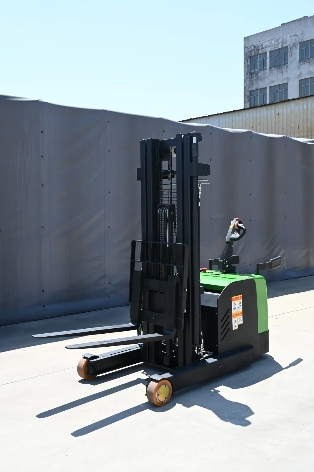 Electric Pallet Stacker 1200 to 2000 kg photo 4