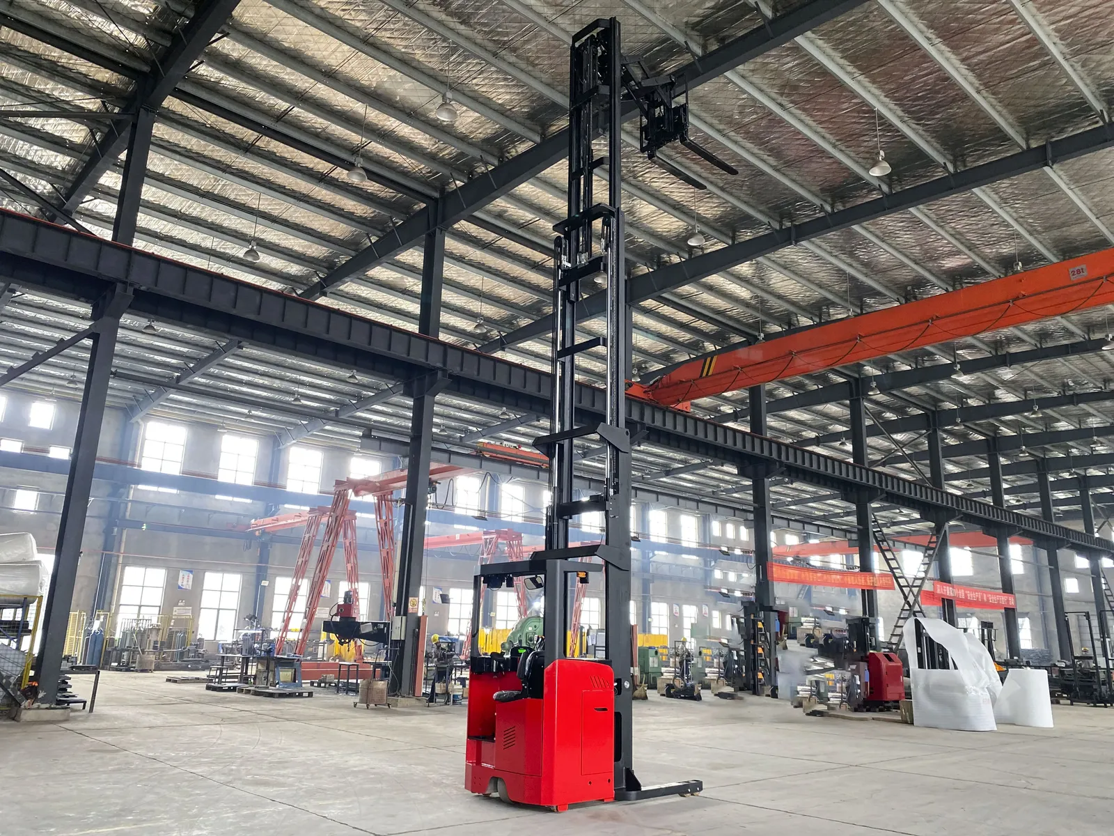 1.5Ton 2Ton 2.5Ton Narrow Aisle Deep Reach Truck photo 2